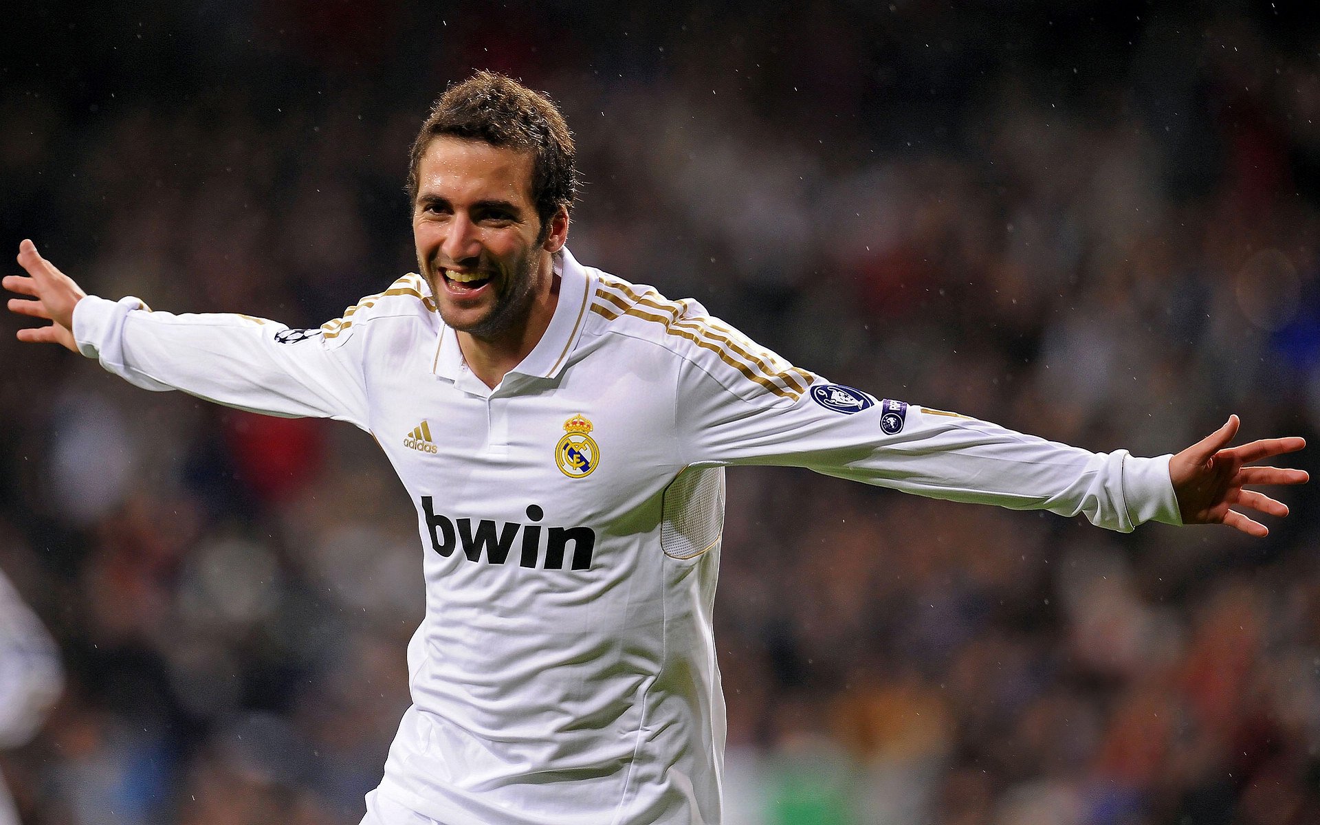 乐鱼娱乐-欧冠社媒互动活动增强球迷参与感，欧冠关注度