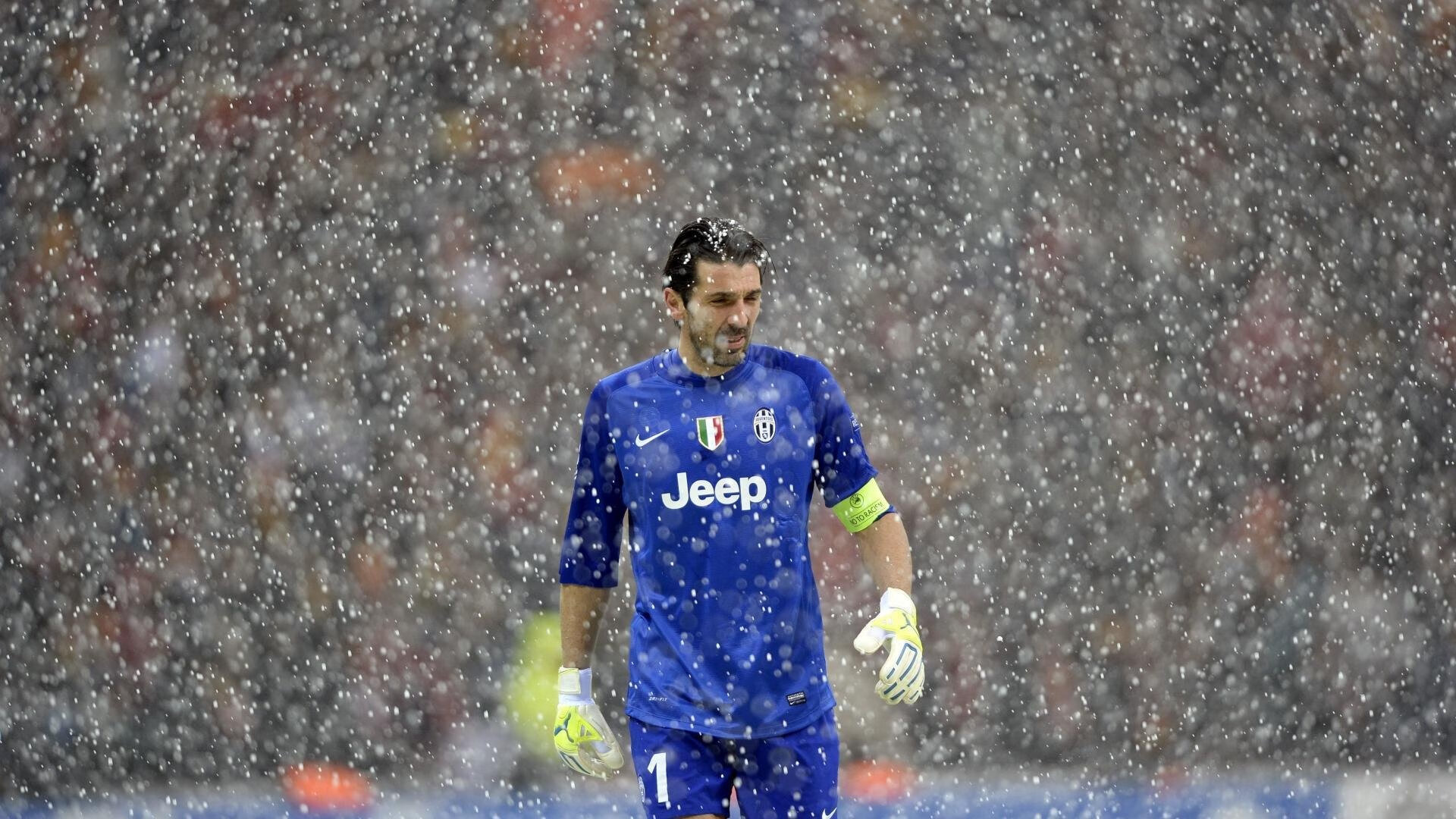 乐鱼官方网站-弗里克逼疯对手!巴萨训练强度曝光像军营,巴萨近年训练服