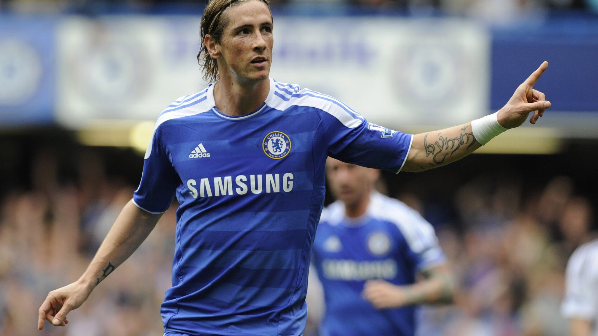 LEYU SPORTS中国官方网站-球场奇迹：全能球员在友谊赛中崭露头角，赢得教练厚望